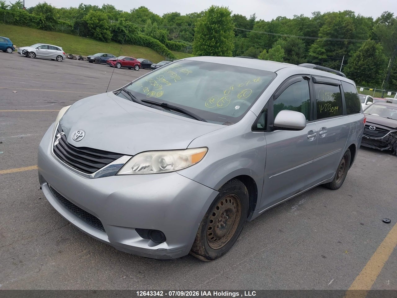 2012 TOYOTA SIENNA thumbnail 3