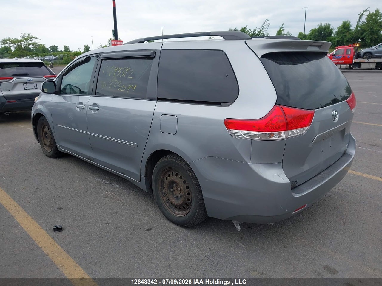 2012 TOYOTA SIENNA thumbnail 4
