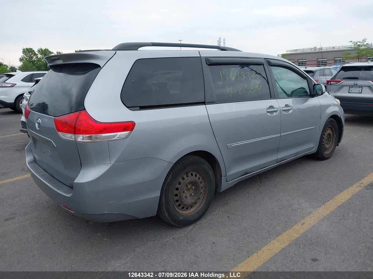 2012 TOYOTA SIENNA thumbnail 5