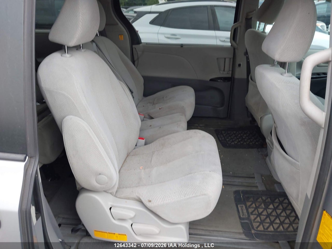 2012 TOYOTA SIENNA thumbnail 9