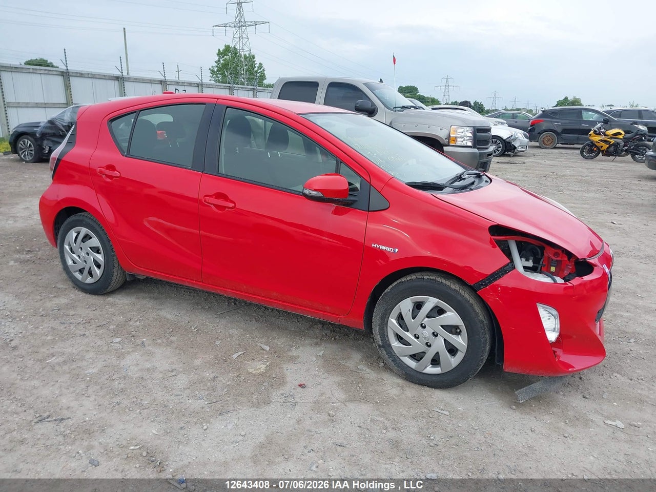2015 TOYOTA Prius c thumbnail 2