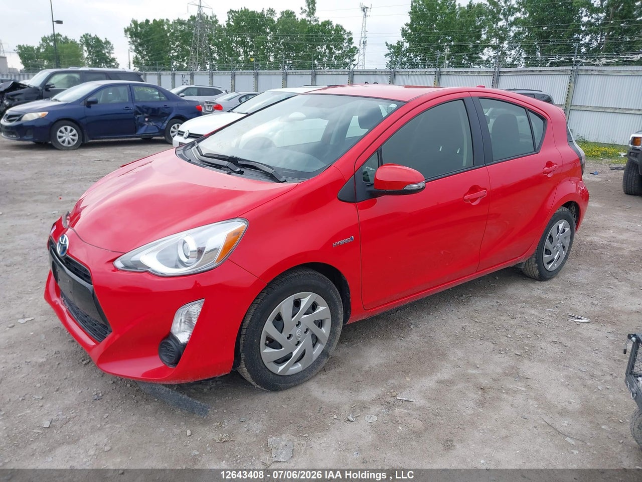 2015 TOYOTA Prius c thumbnail 3