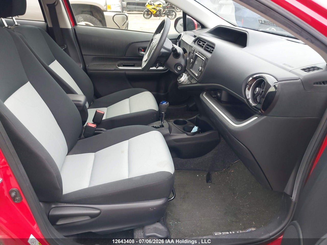 2015 TOYOTA Prius c thumbnail 6