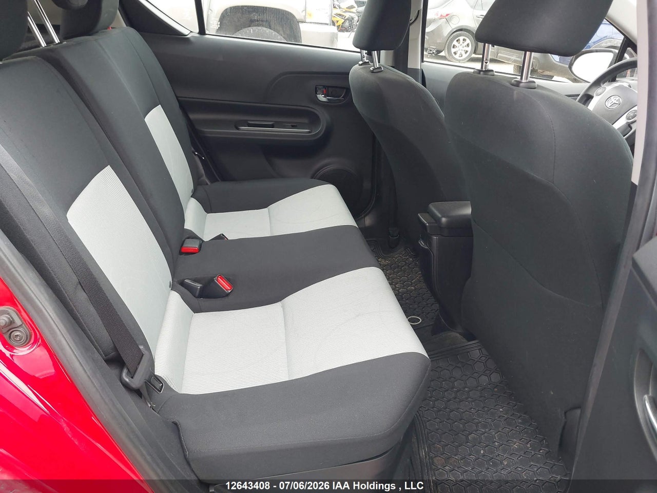 2015 TOYOTA Prius c thumbnail 9