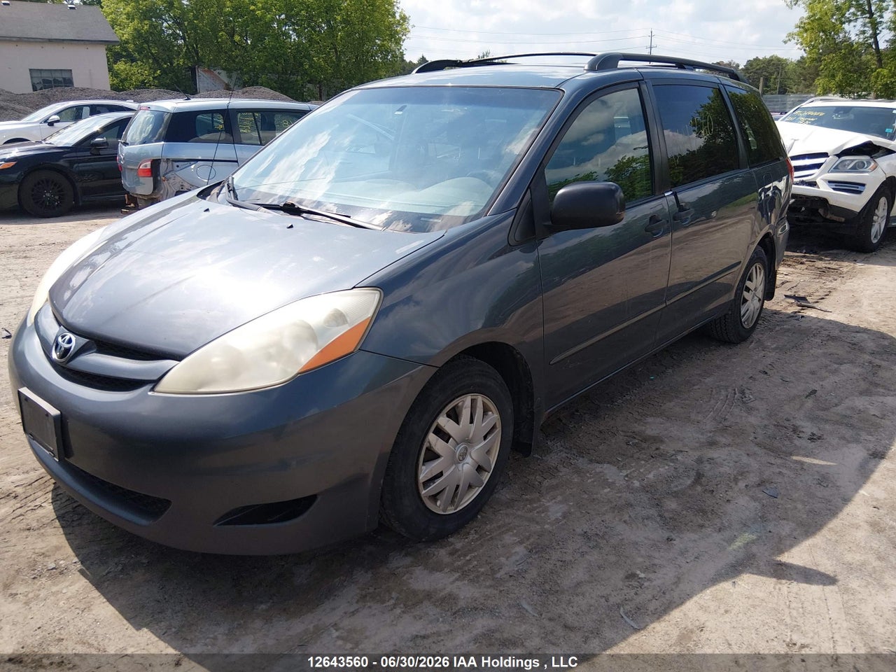 2009 TOYOTA SIENNA CE 8 PASSENGER thumbnail 3