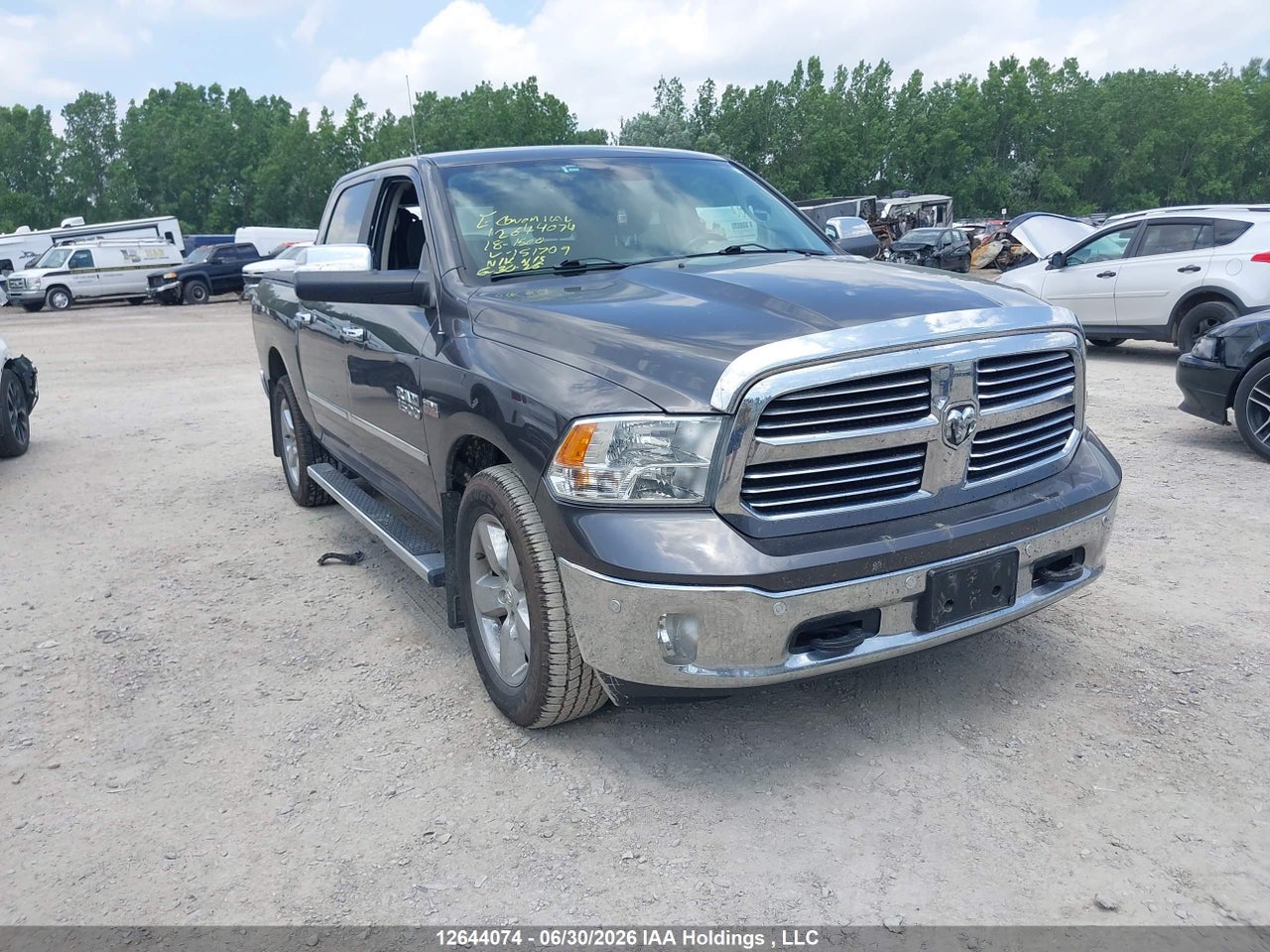 2018 RAM 1500 SLT thumbnail 2