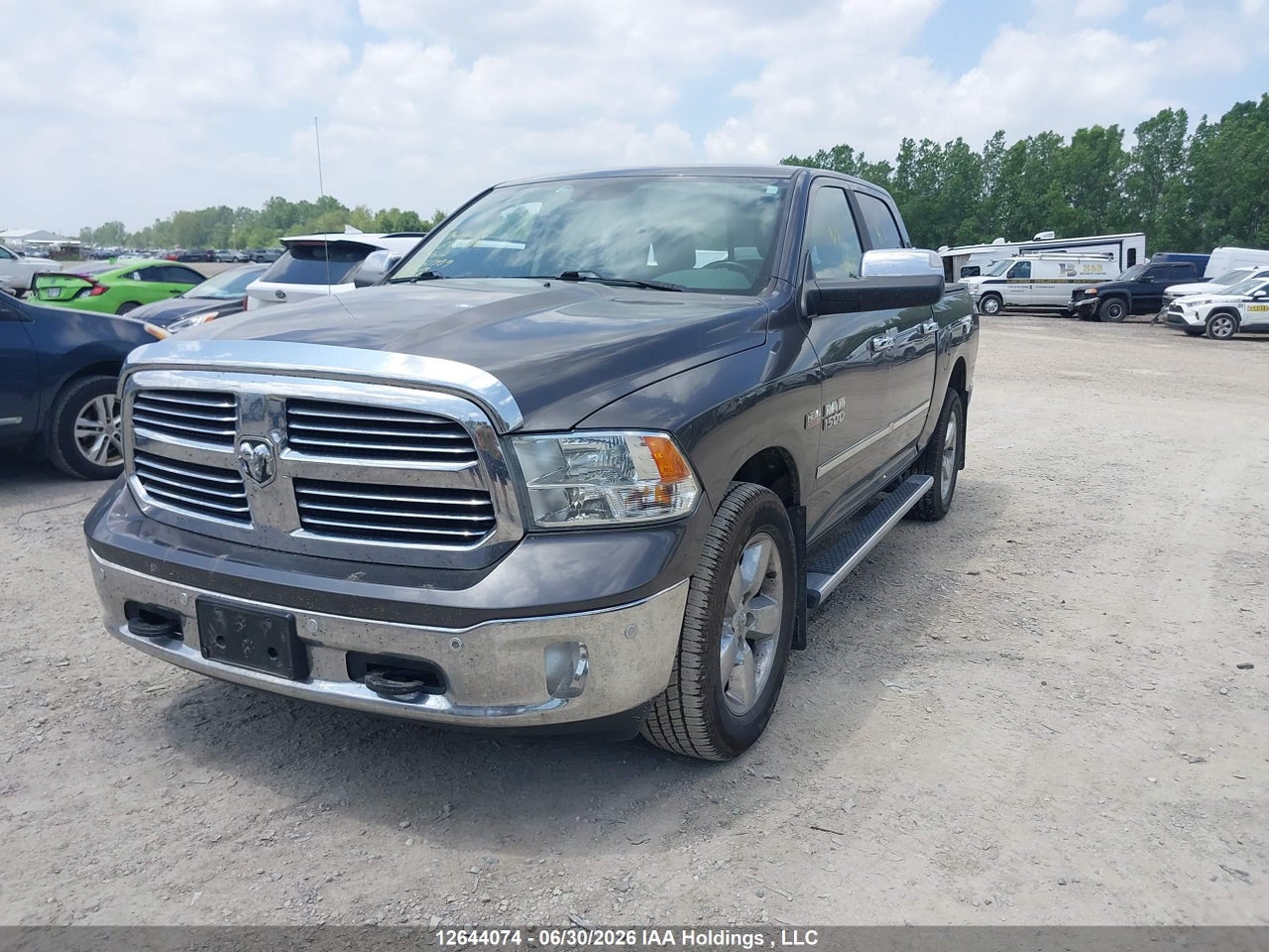 2018 RAM 1500 SLT thumbnail 3