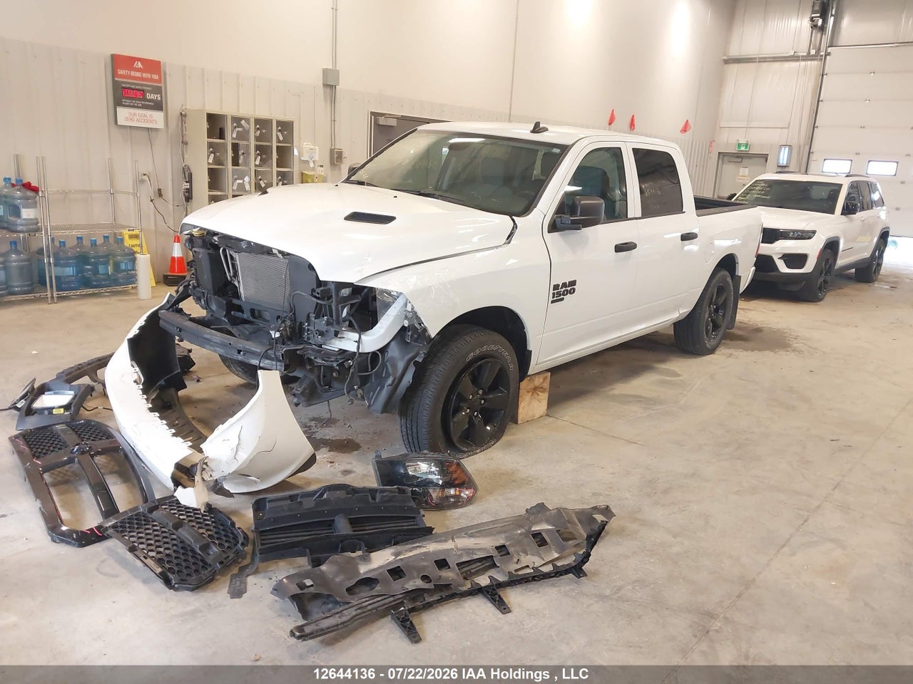 2023 RAM 1500 CLASSIC TRADESMAN thumbnail 3