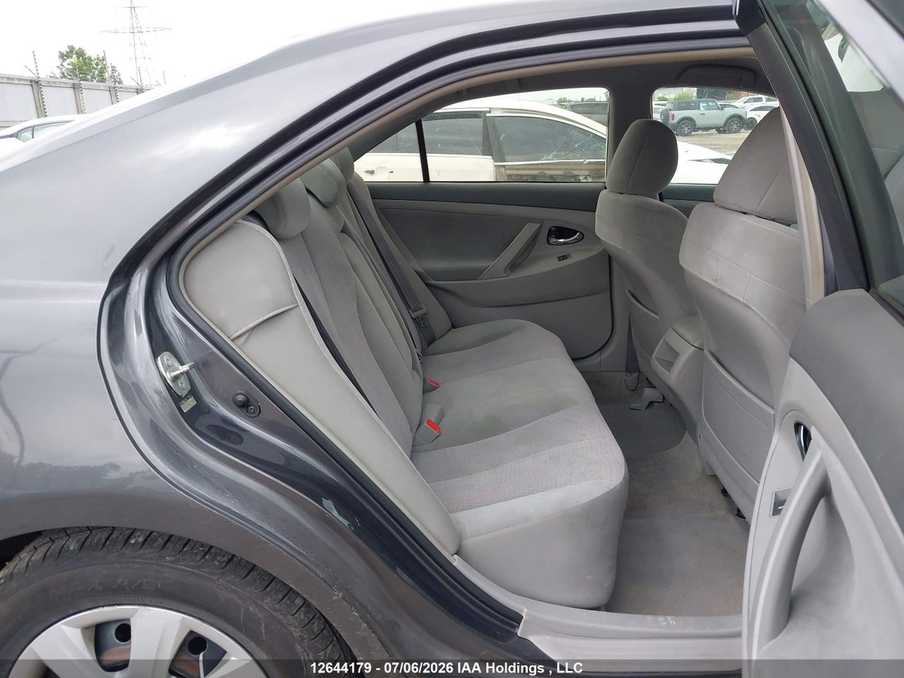 2010 TOYOTA CAMRY LE thumbnail 9
