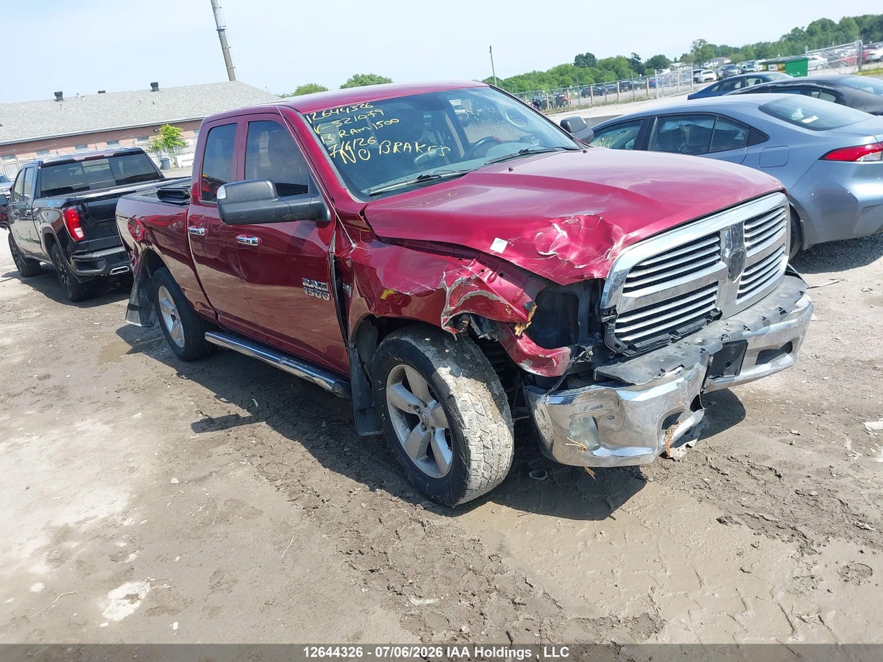 2013 RAM 1500 SLT thumbnail 2