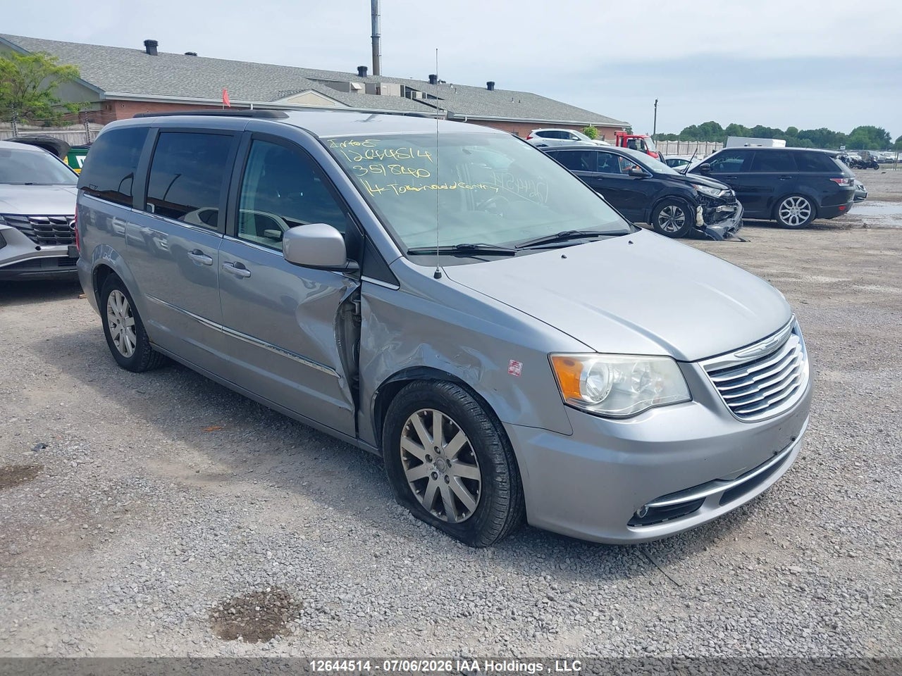 2014 CHRYSLER TOWN & COUNTRY thumbnail 2
