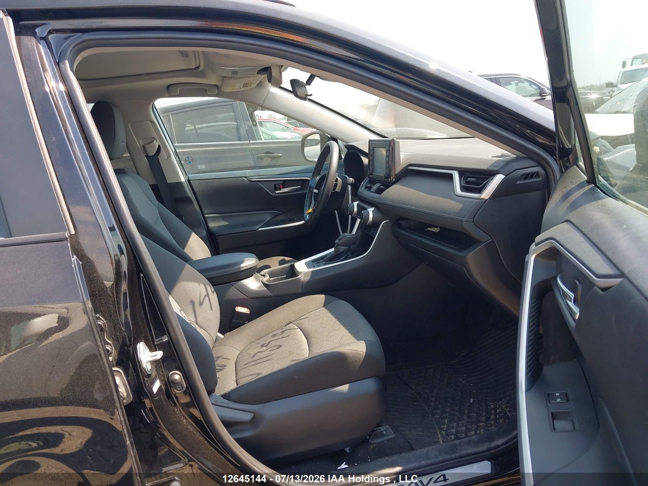 2021 TOYOTA RAV4 XLE thumbnail 6
