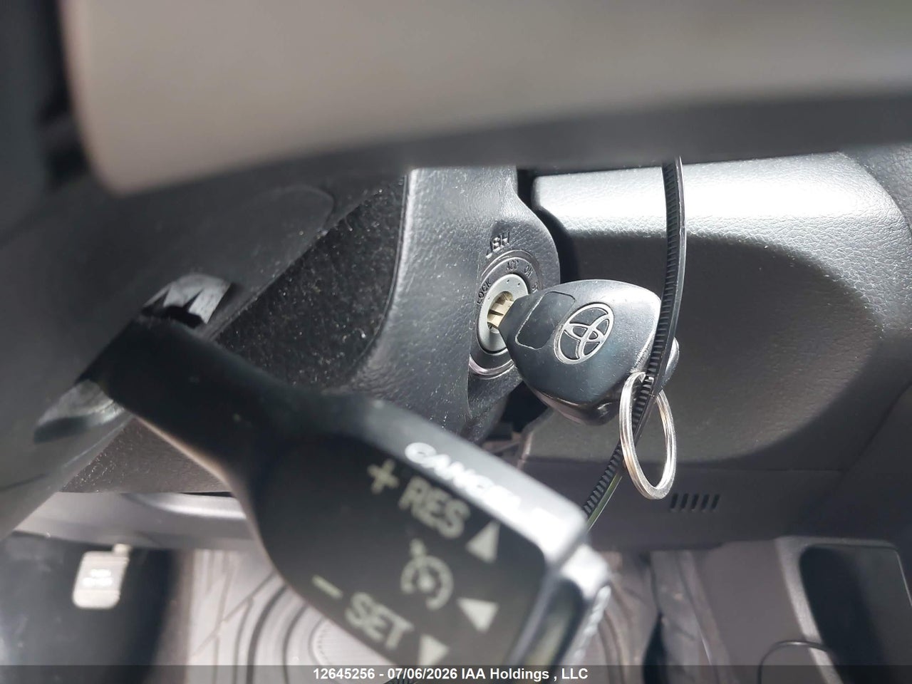 2009 TOYOTA CAMRY SE thumbnail 12