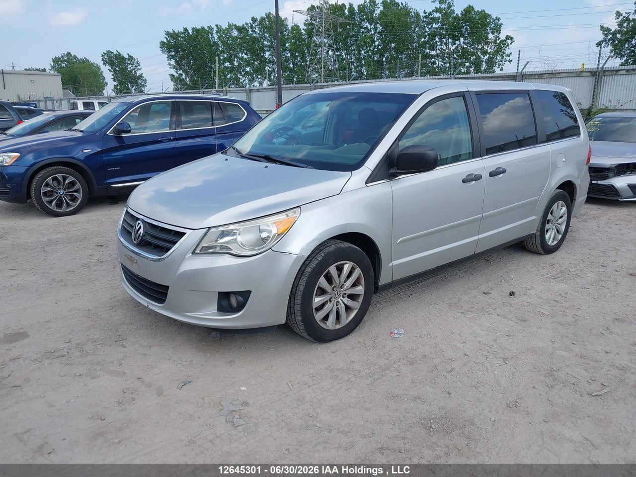 2009 VOLKSWAGEN ROUTAN S thumbnail 3