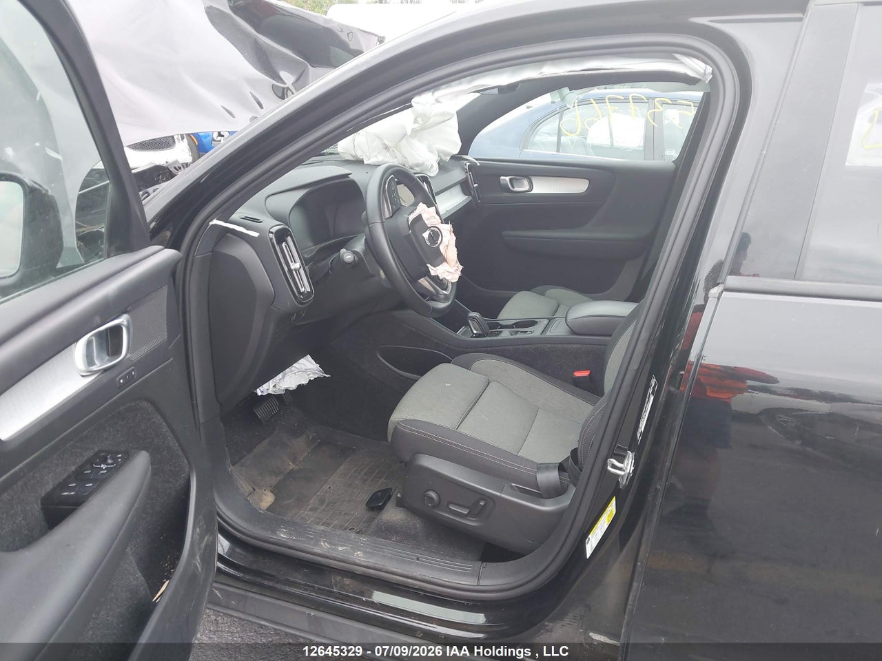 2021 VOLVO XC40 T5 MOMENTUM thumbnail 6