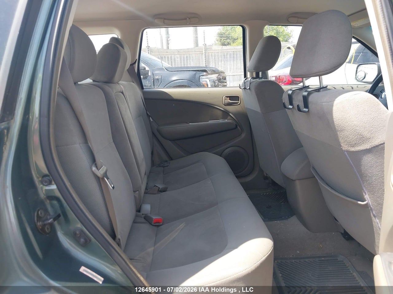 2004 MITSUBISHI OUTLANDER LS thumbnail 9
