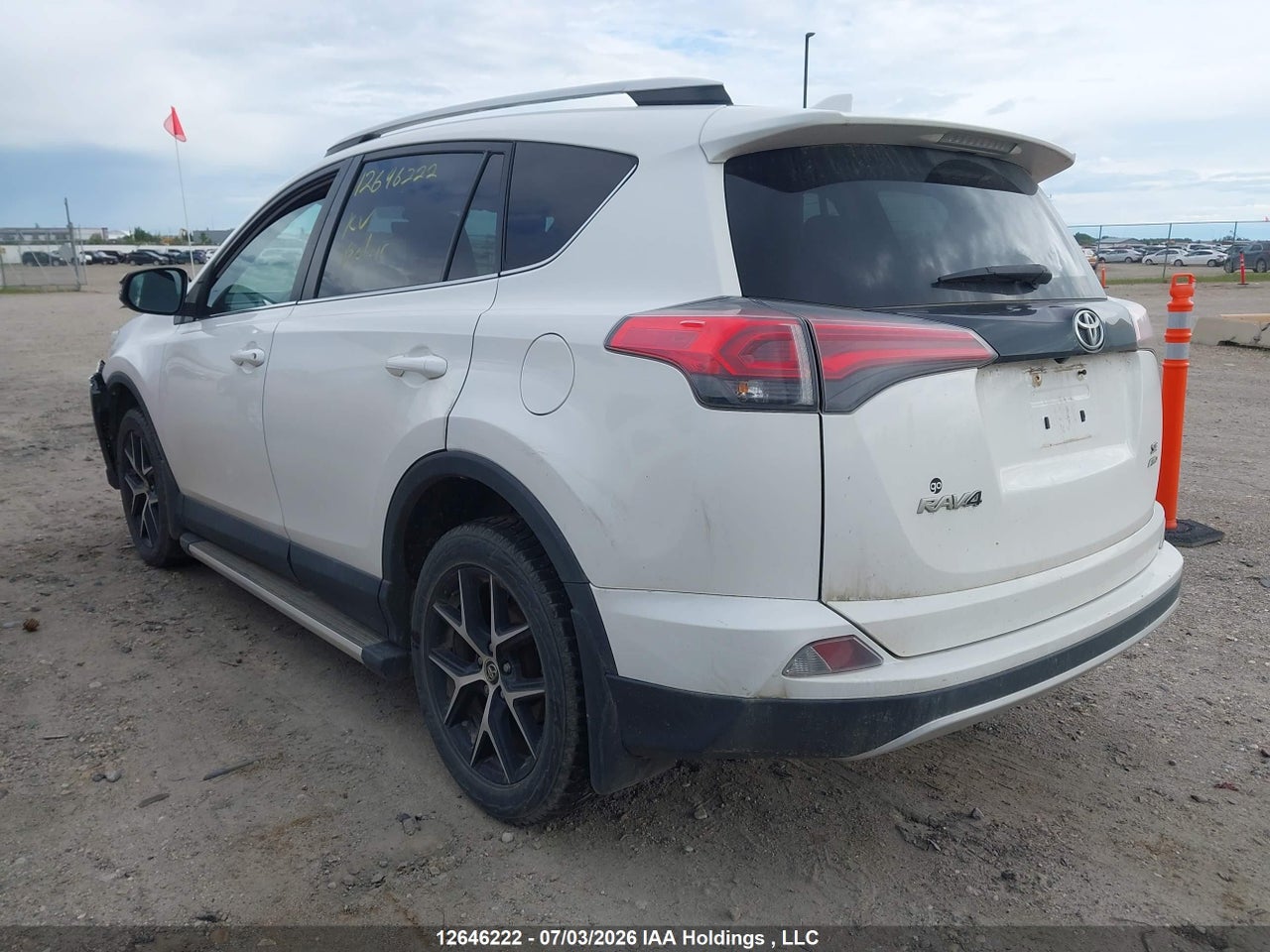 2016 TOYOTA RAV4 SE thumbnail 4