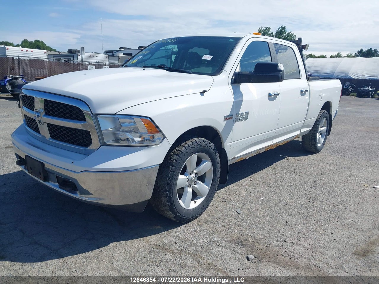 2017 RAM 1500 SLT thumbnail 3