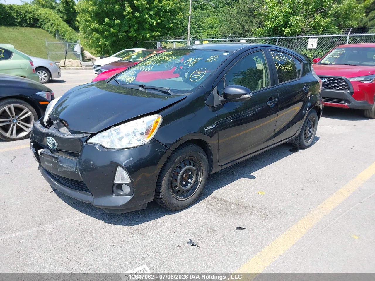 2014 TOYOTA Prius c thumbnail 3