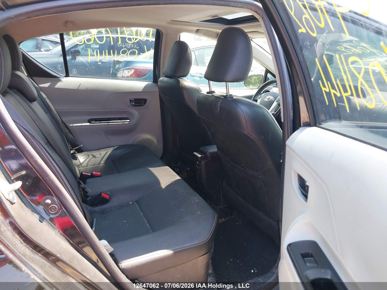 2014 TOYOTA Prius c thumbnail 9