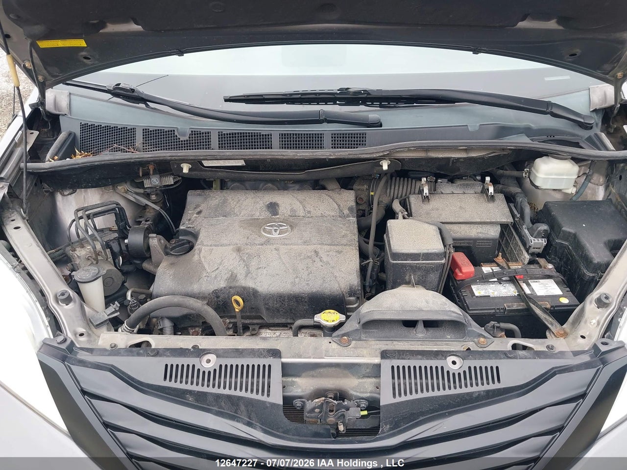 2011 TOYOTA SIENNA thumbnail 11
