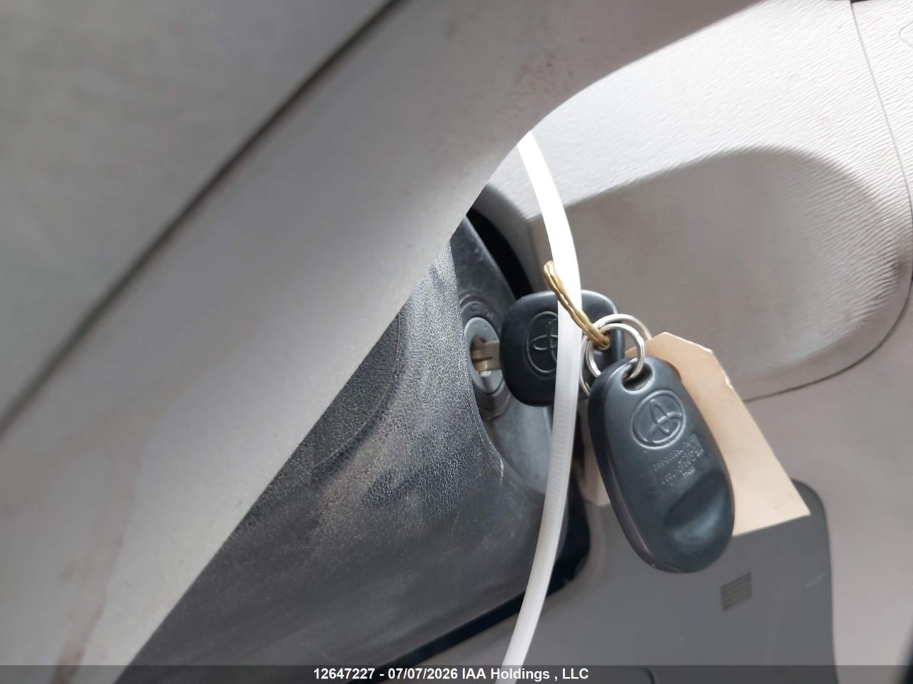 2011 TOYOTA SIENNA thumbnail 12