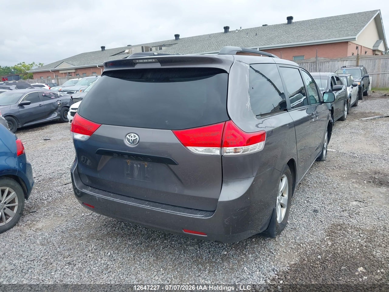 2011 TOYOTA SIENNA thumbnail 5