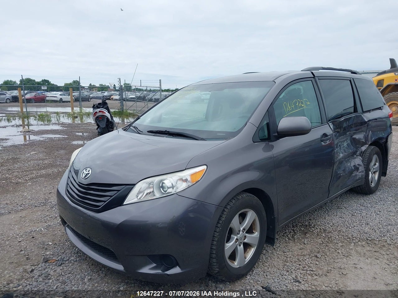 2011 TOYOTA SIENNA thumbnail 7