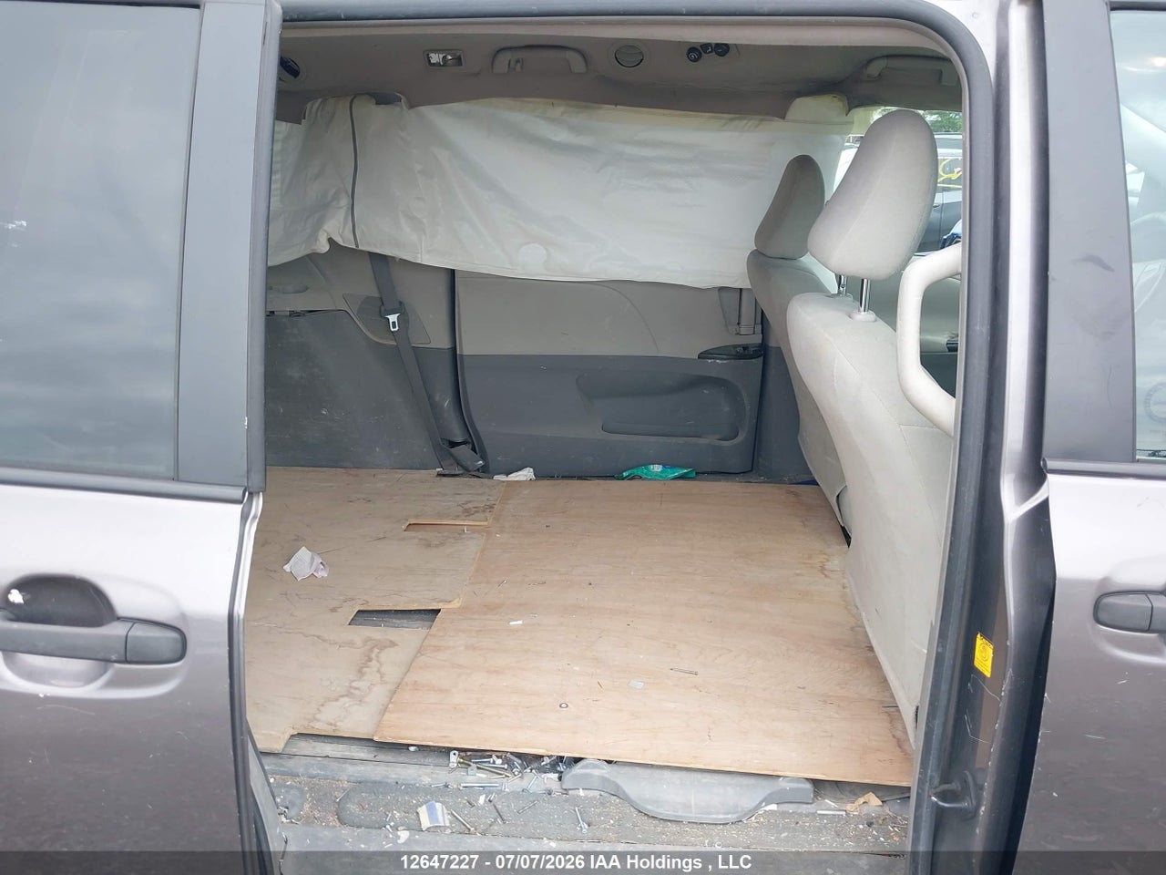 2011 TOYOTA SIENNA thumbnail 9