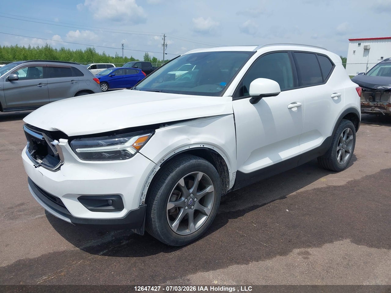 2020 VOLVO XC40 T5 MOMENTUM thumbnail 3