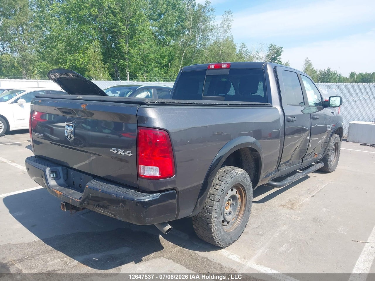 2016 RAM 1500 SLT thumbnail 5