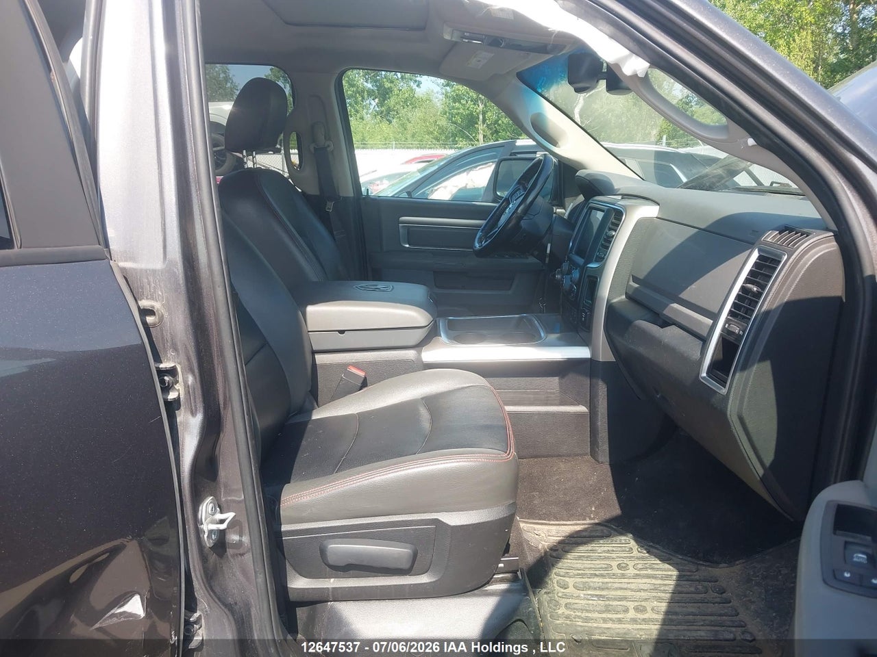 2016 RAM 1500 SLT thumbnail 6