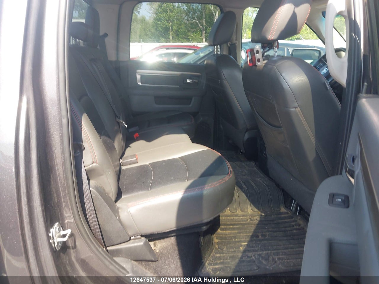 2016 RAM 1500 SLT thumbnail 9