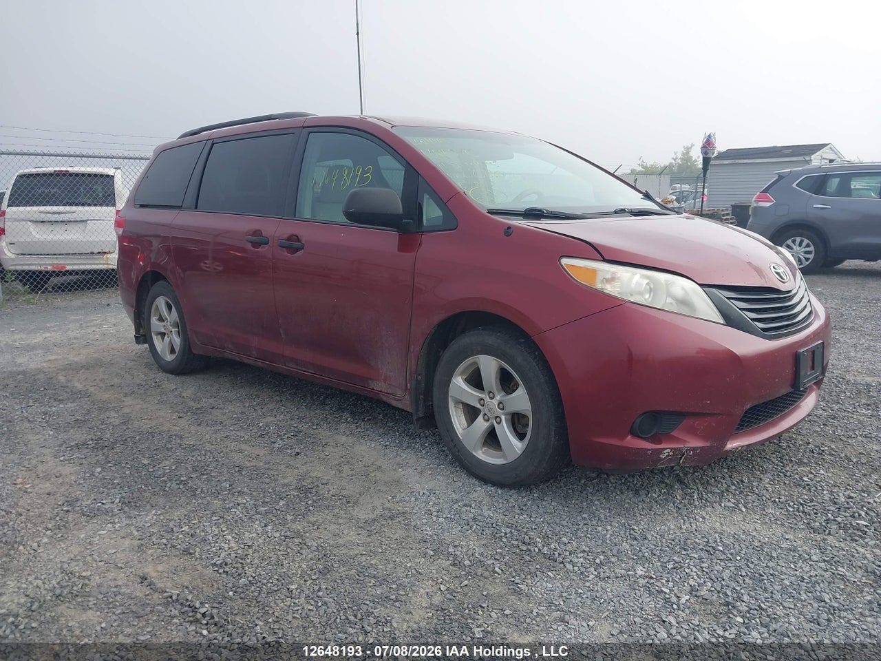 2011 TOYOTA SIENNA thumbnail 2