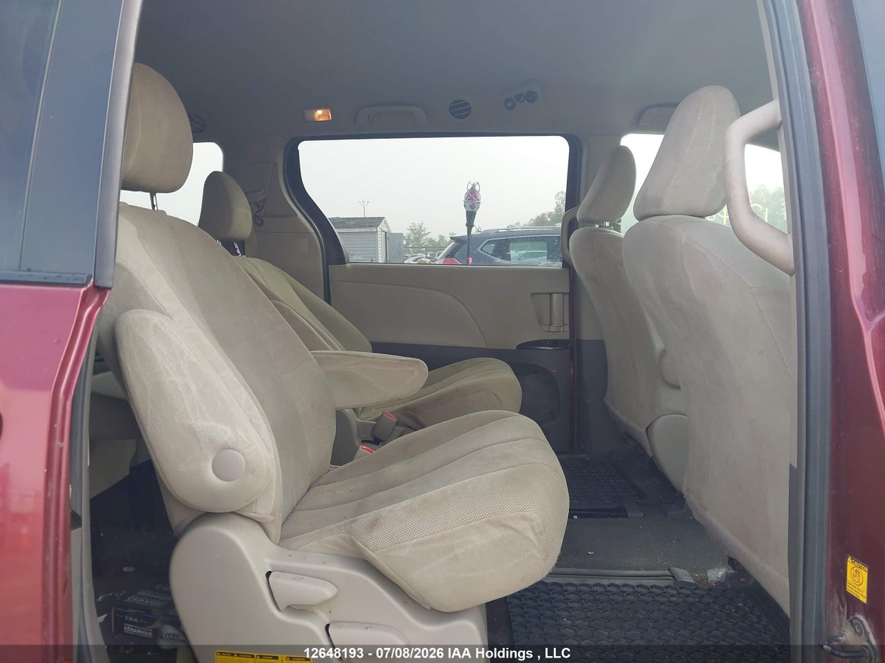 2011 TOYOTA SIENNA thumbnail 9