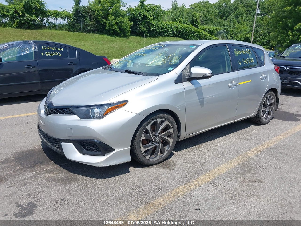 2016 SCION IM thumbnail 3