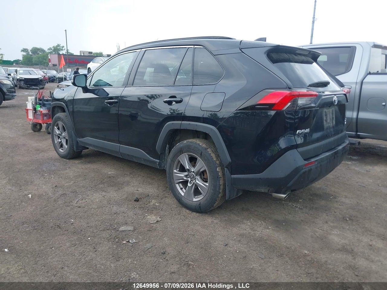 2024 TOYOTA RAV4 XLE thumbnail 4