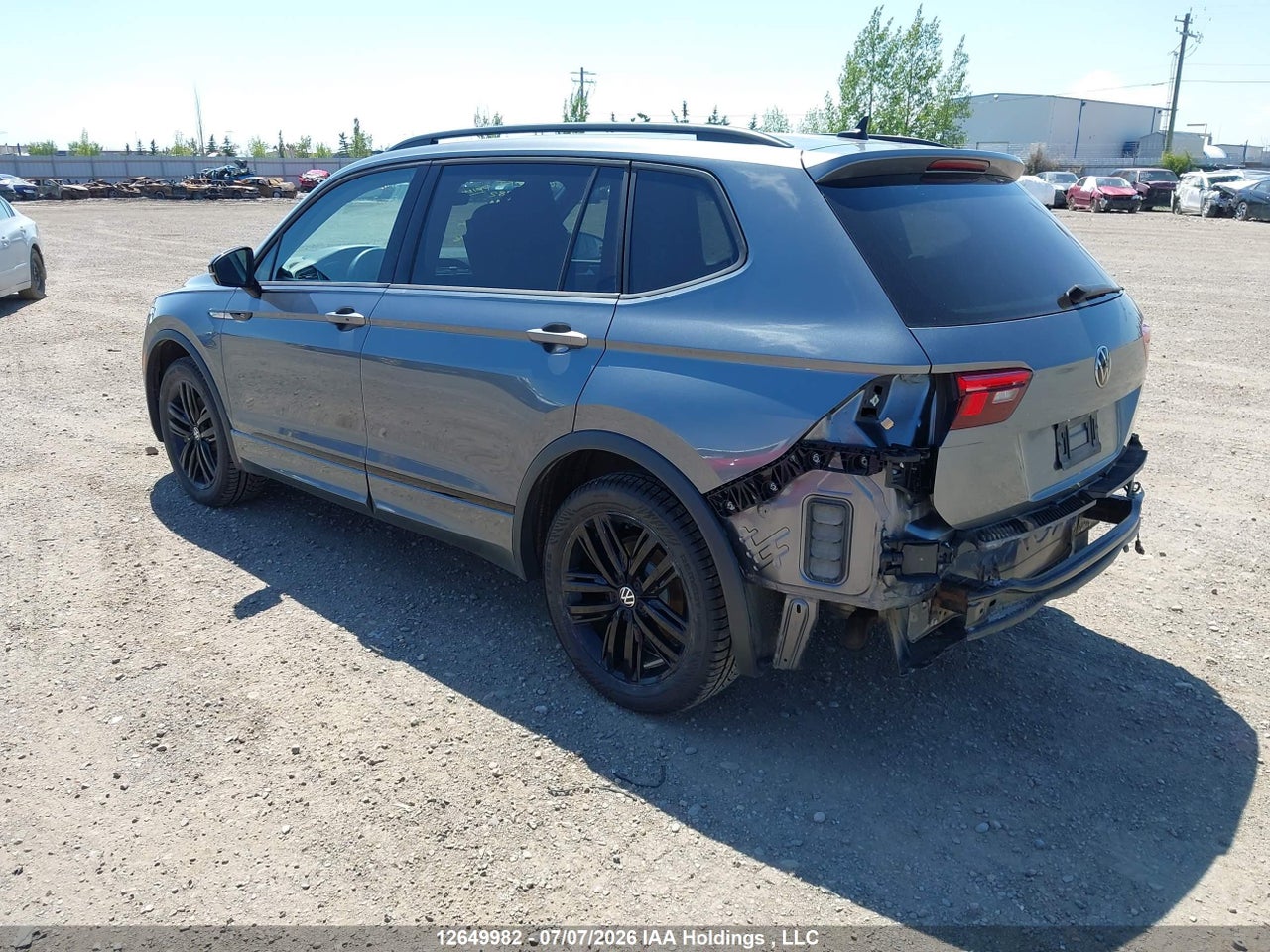 2022 VOLKSWAGEN TIGUAN COMFORTLINE R-LINE BLACK EDITION thumbnail 4
