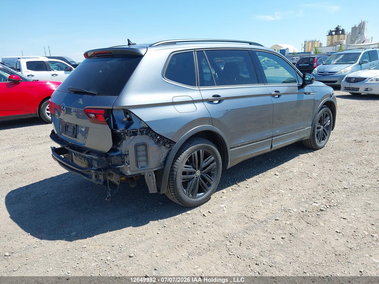 2022 VOLKSWAGEN TIGUAN COMFORTLINE R-LINE BLACK EDITION thumbnail 5