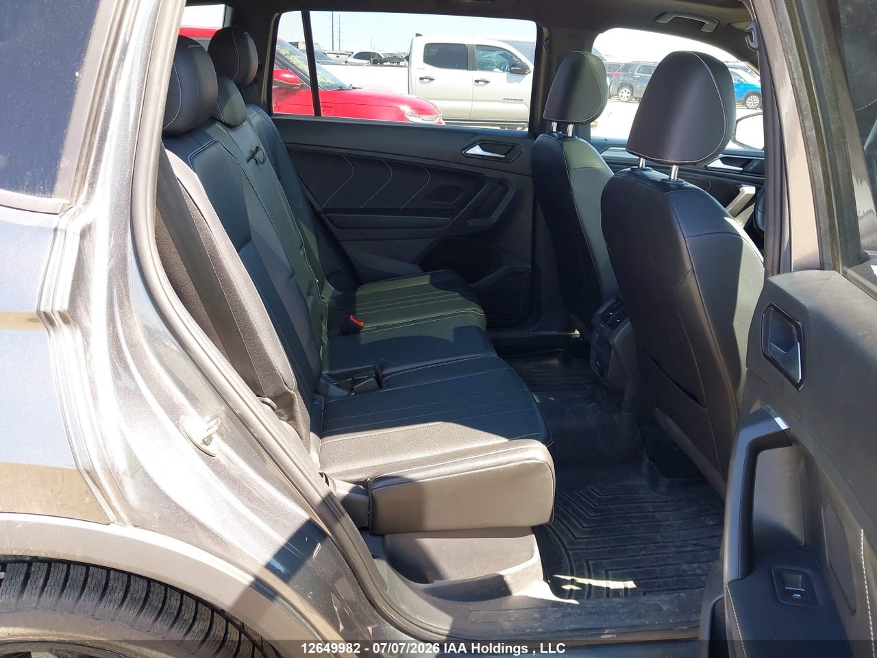 2022 VOLKSWAGEN TIGUAN COMFORTLINE R-LINE BLACK EDITION thumbnail 9