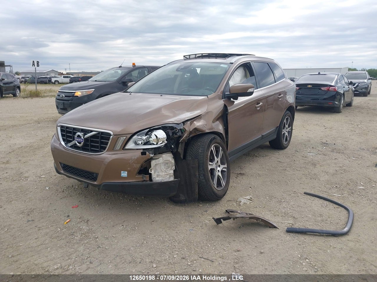 2012 VOLVO XC60 T6 R-DESIGN/T6 R-DESIGN PLATINUM/T6 R-DESIGN PREMIER PLUS thumbnail 3