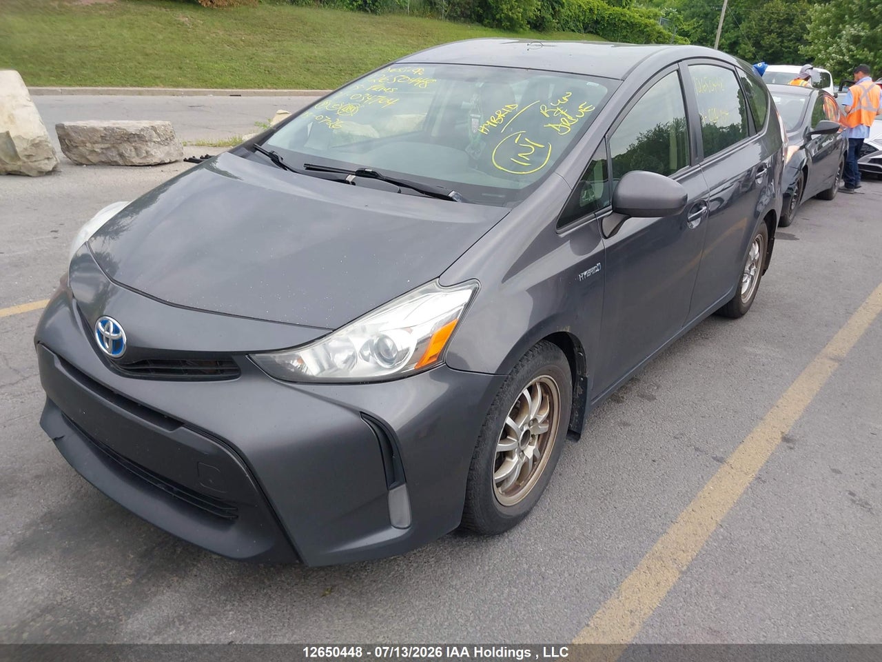 2015 TOYOTA PRIUS V thumbnail 3