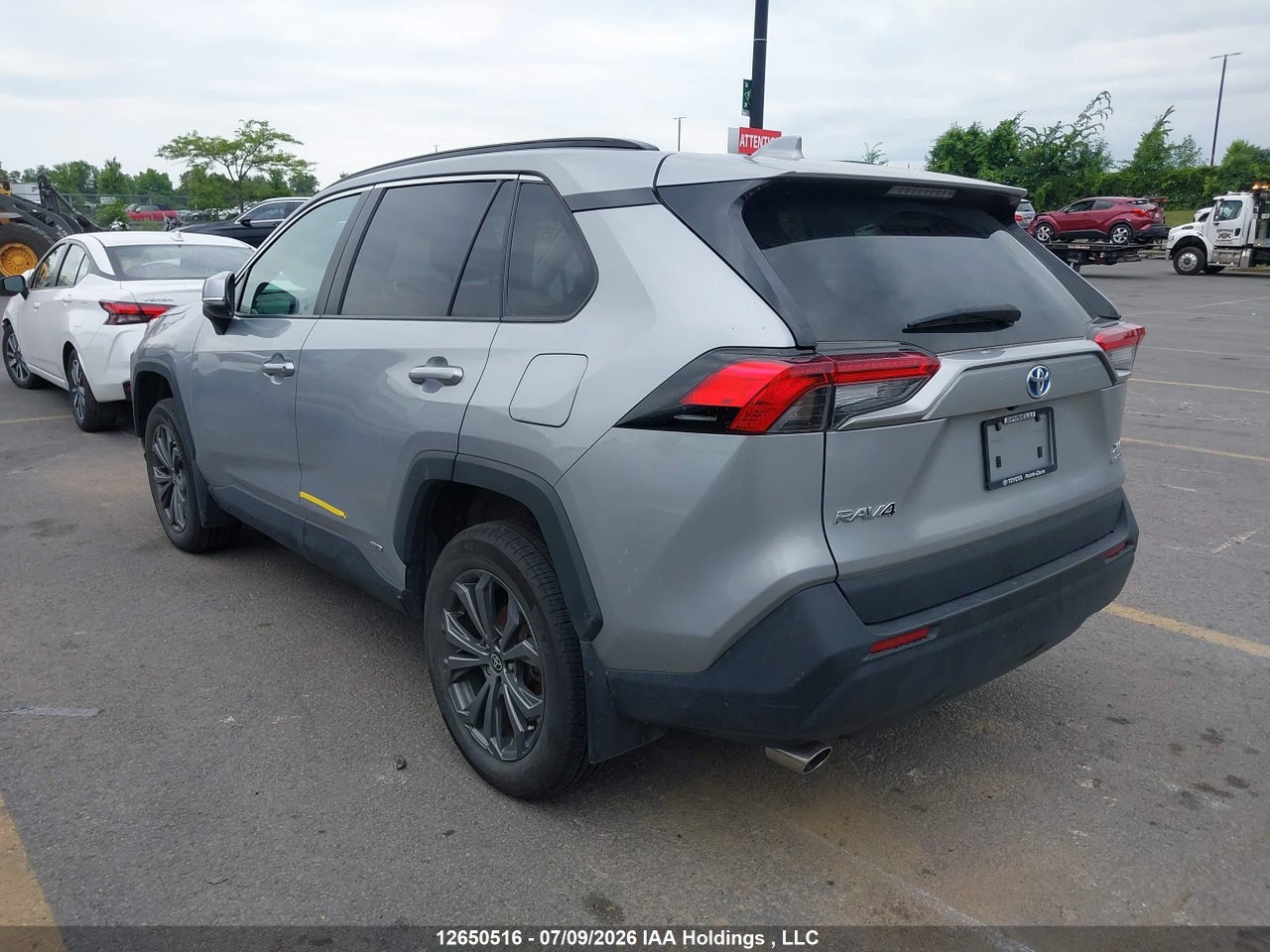 2023 TOYOTA RAV4 HYBRID XLE thumbnail 4