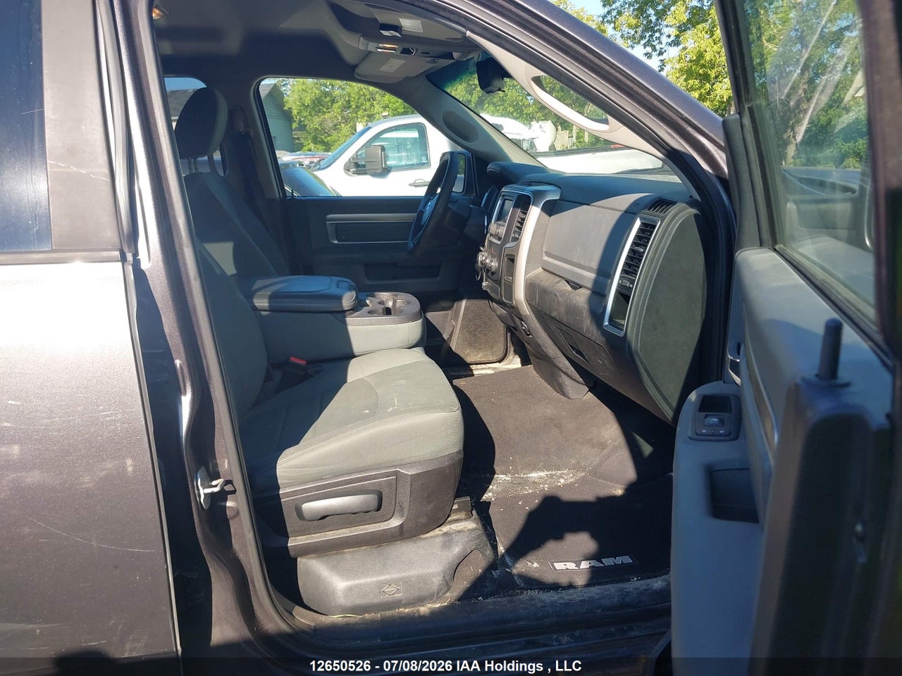 2016 RAM 1500 SLT thumbnail 6