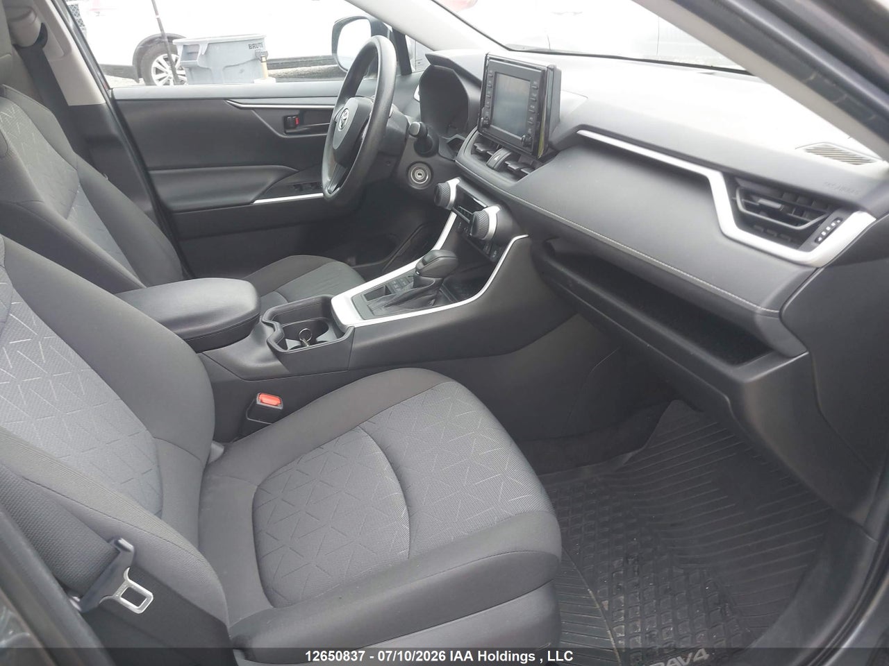 2021 TOYOTA RAV4 LE thumbnail 6