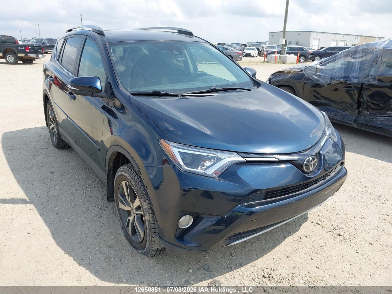 2018 TOYOTA RAV4 XLE thumbnail 2