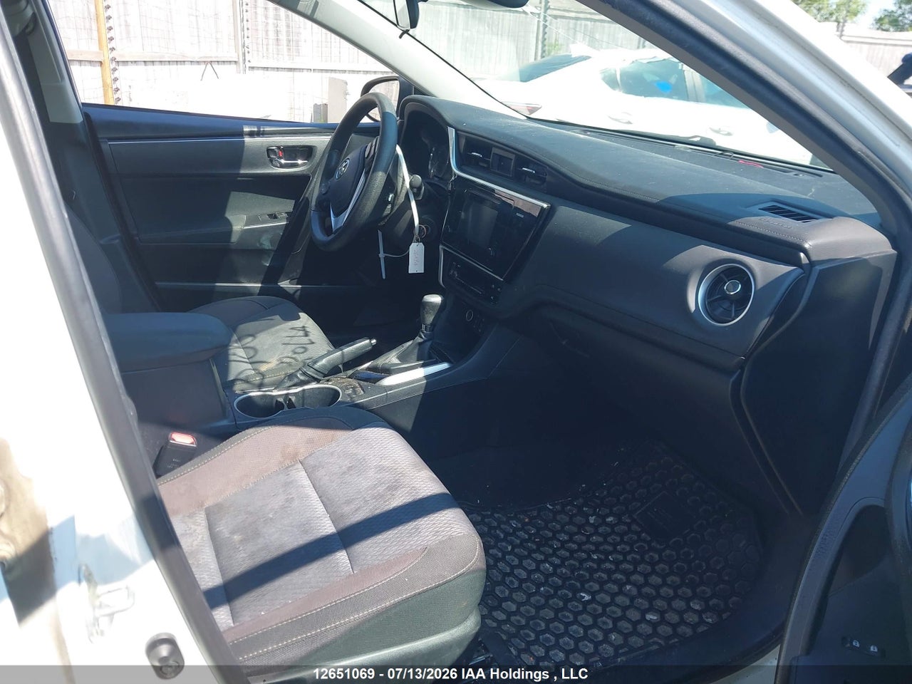 2017 TOYOTA COROLLA LE thumbnail 6