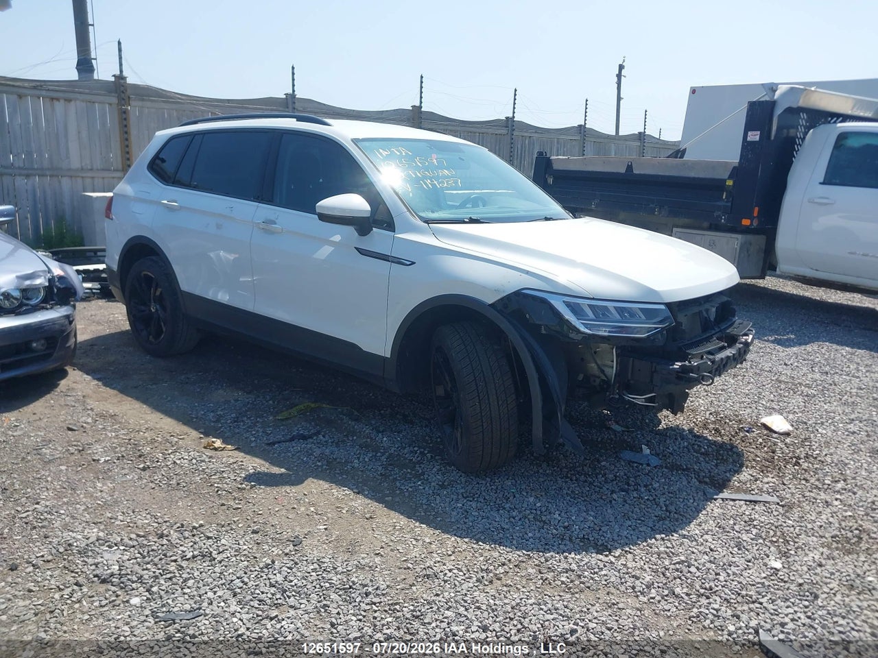 2022 VOLKSWAGEN TIGUAN thumbnail 2