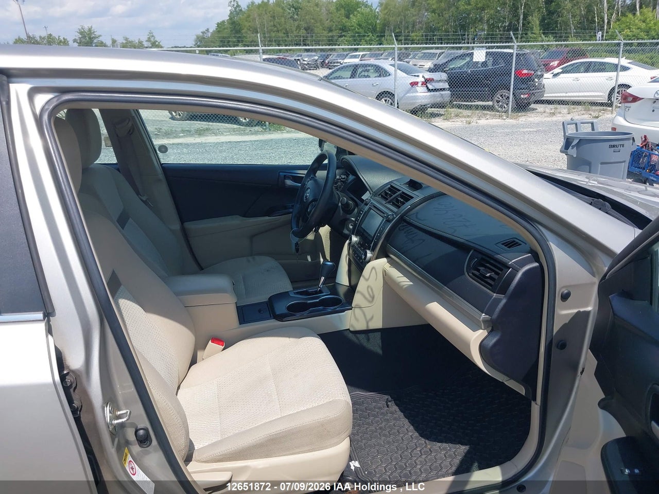 2014 TOYOTA CAMRY LE thumbnail 6