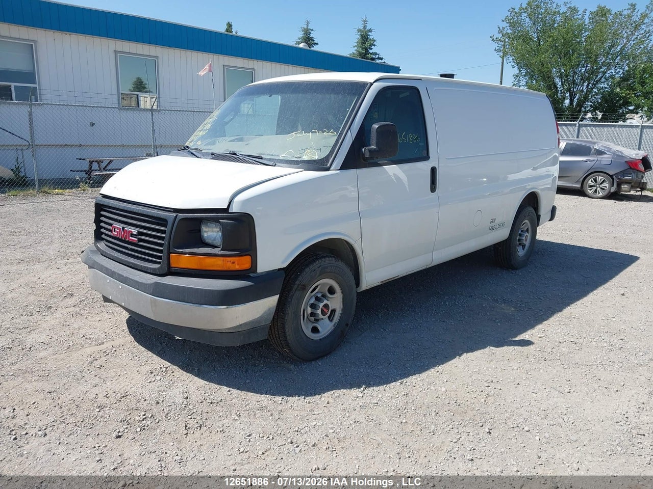 2017 GMC SAVANA G3500 thumbnail 3
